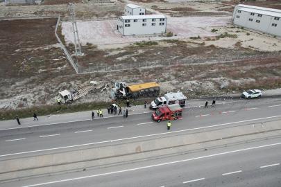 Tır, demir yüklü kamyona çarptı: 1 ölü, 1 yaralı