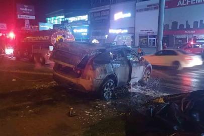 Tırla çarpışan otomobil küle döndü, alevler 3 saatte söndürüldü