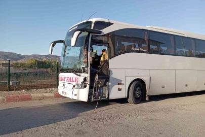 Tokat’ta otobüs ile traktör çarpıştı: 1 yaralı