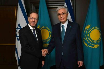 Tokayev ve Herzog, Bakü’de bir araya geldi