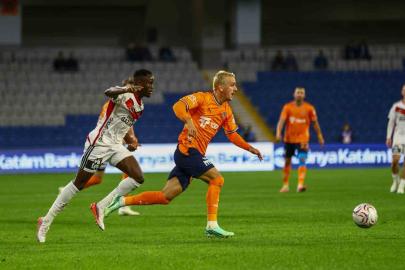 Trendyol Süper Lig: Başakşehir: 1 - Gaziantep FK: 0 (İlk yarı)