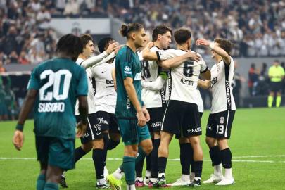 Trendyol Süper Lig: Beşiktaş: 2 - Kocaelispor: 1 (İlk yarı)