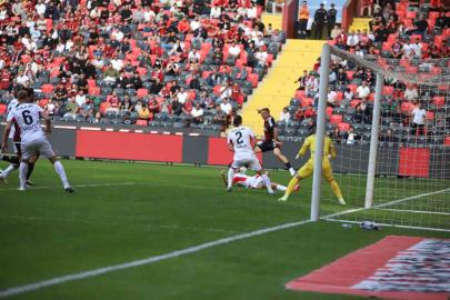 Trendyol Süper Lig: Gaziantep FK: 0 - Çorum FK: 1 (İlk yarı)