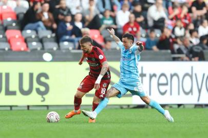 Trendyol Süper Lig: Gaziantep FK: 0 - Erzurumspor FK: 0 (İlk yarı)