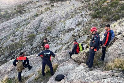 Tunceli’de kayalıklarda mahsur kalan keçileri AFAD kurtardı