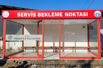 Turgutlu’daki servis durakları temizlenirken vatandaşlara da çağrıda bulunuldu