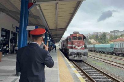 Turistik Karaelmas Ekspresi 170 yolcusuyla Zonguldak’a ulaştı
