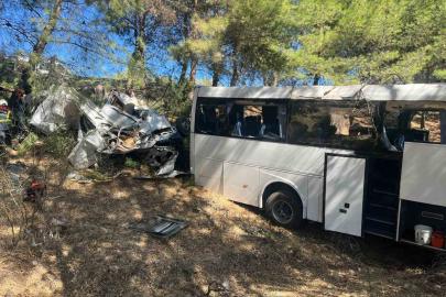 Turistleri taşıyan otobüs şarampole uçtu: 1 ölü