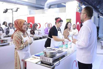 Türk Kızılay, depremden etkilenen Diyarbakırlı kadınları ünlü şeflerle buluşturdu