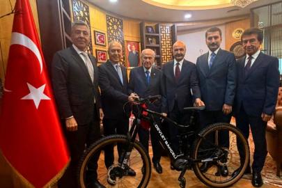 Türkiye Bisiklet Federasyonu heyetinden Devlet Bahçeli’ye ziyaret