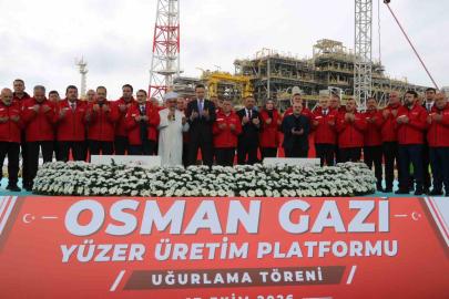 Türkiye’nin ilk yüzer doğalgaz işleme tesisi Osman Gazi, 20 yıl boyunca görev yapacağı Karadeniz’e uğurlandı