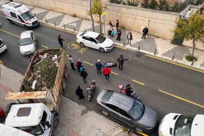 Tuzla’da belediye kamyonu motosikletle çarpıştı: 1 yaralı