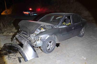 Uçuruma yuvarlanan otomobilde sıkışan sürücü kurtarıldı