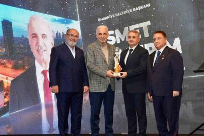 Ümraniye Belediye Başkanı Yıldırım’a "İstanbul’da Yılın Belediye Başkanı" ödülü