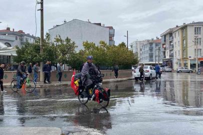 Umre ibadeti için bisikletle yola çıkan Tecimen: "Bu yola kendi fiziki gücüme güvenerek değil yüce rabbimin rahmetine sığınarak çıkıyorum"