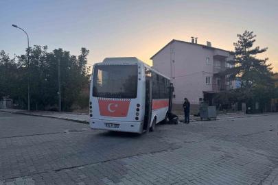 Uşak’ta midibüs ile otomobil çarpıştı: 4’ü çocuk 7 yaralı