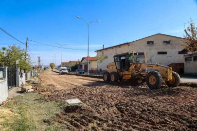 Uşak’ta yol yenileme çalışmaları sürüyor