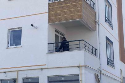 Uzaklaştırma kararı bitti eve merdivenle girdi