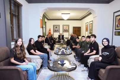 Vali Aydoğdu, "Bizim Gök Kubbemiz" projesi kapsamında Erzincan’a gelen öğrencileri kabul etti