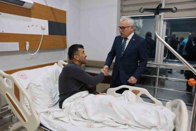 Vali Şimşek, karbonmonoksitten zehirlenen işçileri ziyaret etti