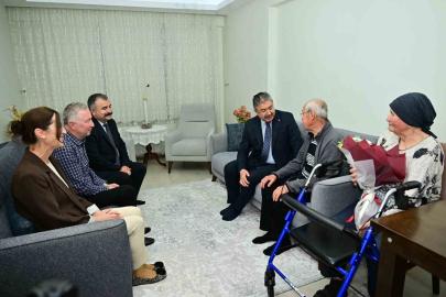 Vali Yılmaz’dan yaşlı vatandaşın evine anlamlı ziyaret