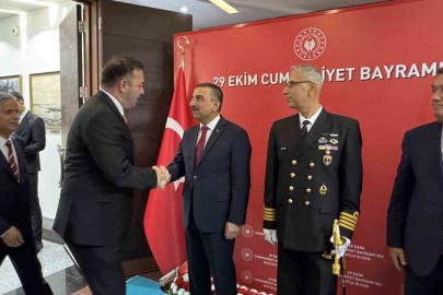Valilik makamında tebrikat töreni gerçekleşti