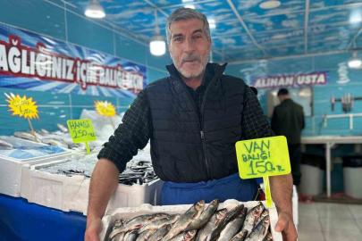 Van’da tezgahlar çeşitlendi: Tüketicinin tercihi Van Gölü’nün incisi oldu