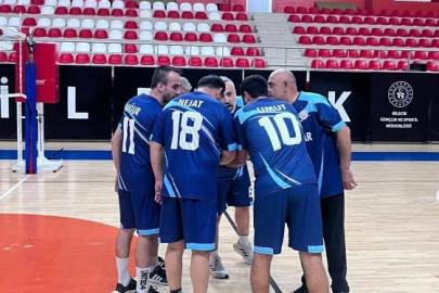 Voleybol maçında kazanan aile ve sosyal hizmetler oldu