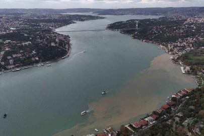 Yağmur sonrası İstanbul Boğazı çamura bulandı