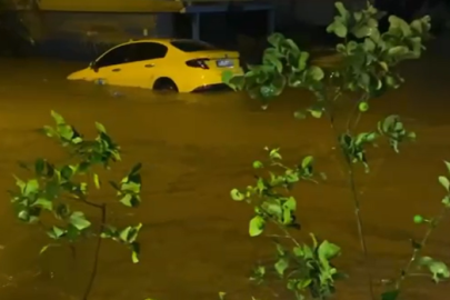 Yalova’da sağanakta dereler taştı, araçlar suda sürüklendi