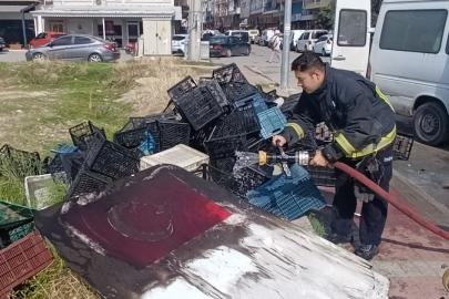 Yanan aracı söndüren itfaiyenin suyu, Türk bayrağı için aktı