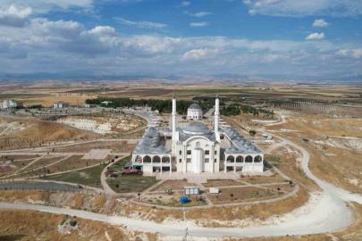 Yaşlılar ebru sanatıyla kendi eserlerini ortaya çıkardı