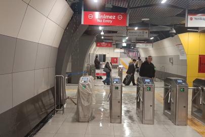 Yenibosna Metrosu’nun tavanından su sızmaya başladı