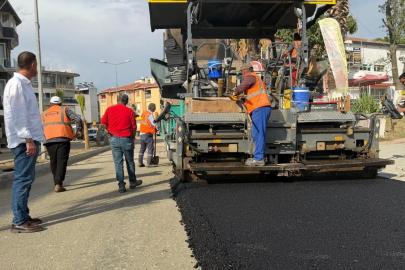 Yenipazar’da Büyük Menderes Caddesi’ne sıcak asfalt serimi başladı