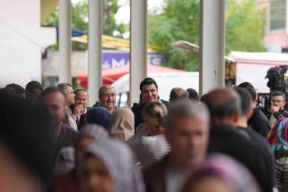 Yılmaz, hemşehrileri dinledi, pazarda fiyatları düşürdü