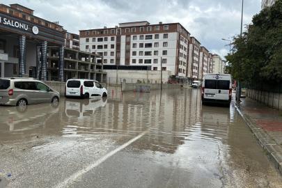 Yol göle döndü, sürücüler yön değiştirdi