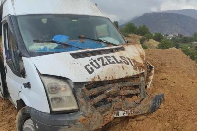 Yolcu minibüsü şarampole girdi