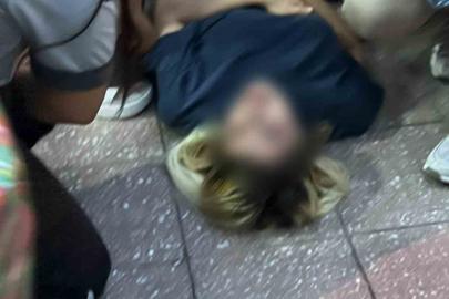 Yolda yürürken kocası tarafından bıçaklandı