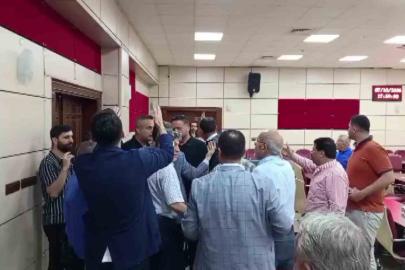 Yüreğir Belediye Meclisi’nde "satılık" tartışması: CHP’li iki meclis üyesi birbirine girdi