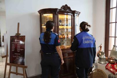 Zabıtanın 15 yıllık antika tutkusu sergiye dönüştü