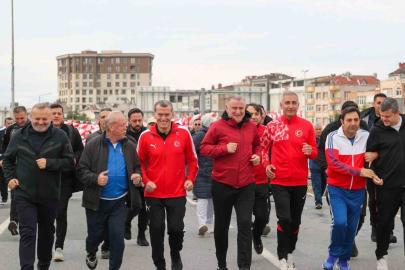 Zeytinburnu sokaklarında Cumhuriyet Koşusu heyecanı yaşandı