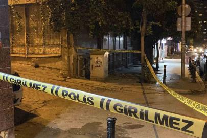 Zeytinburnu’nda iki grup arasındaki silahlı kavgada ev ve iş yerlerine mermi isabet etti